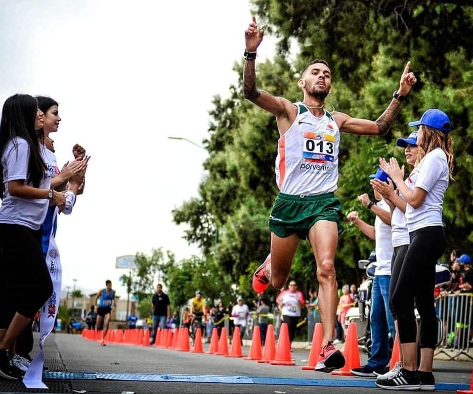 Atletismo del Eje Cafetero compitió en Maratón de Sevilla