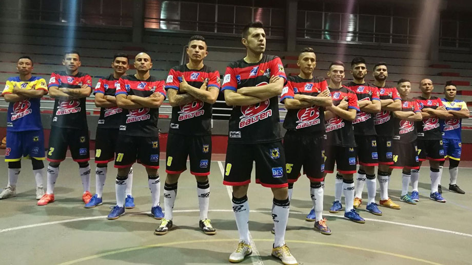 Equipos de futsal de sede Los Ángeles recibió su vestimenta deportiva