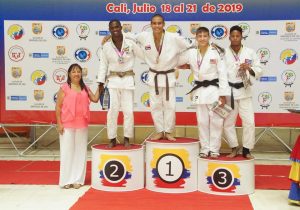 Mateo Mejía en el podio del Panamericano de Judo