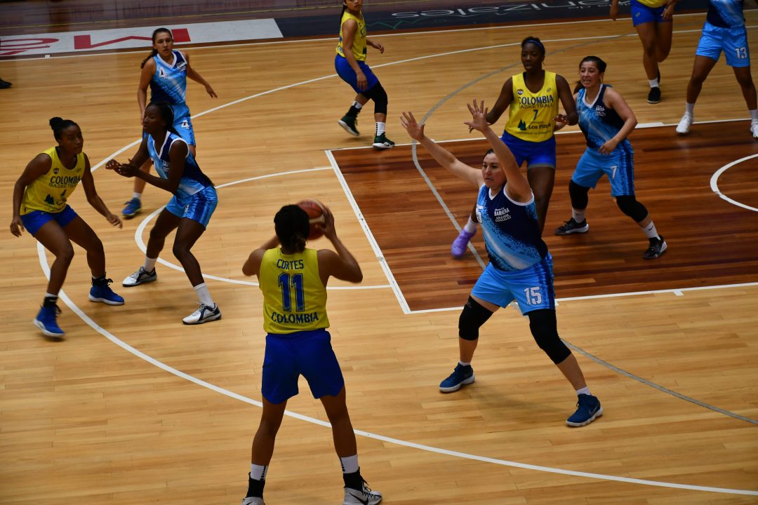 El baloncesto femenino se tomó Manizales en su cumpleaños 170