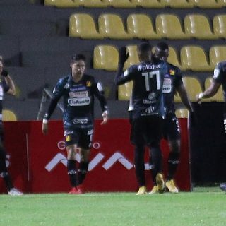 Deportivo Pereira en estadio La Libertad de Pasto